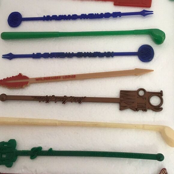 70 vintage swizzle/stirring sticks, including Greenbrier, top of the mark Disney - Picture 6 of 13